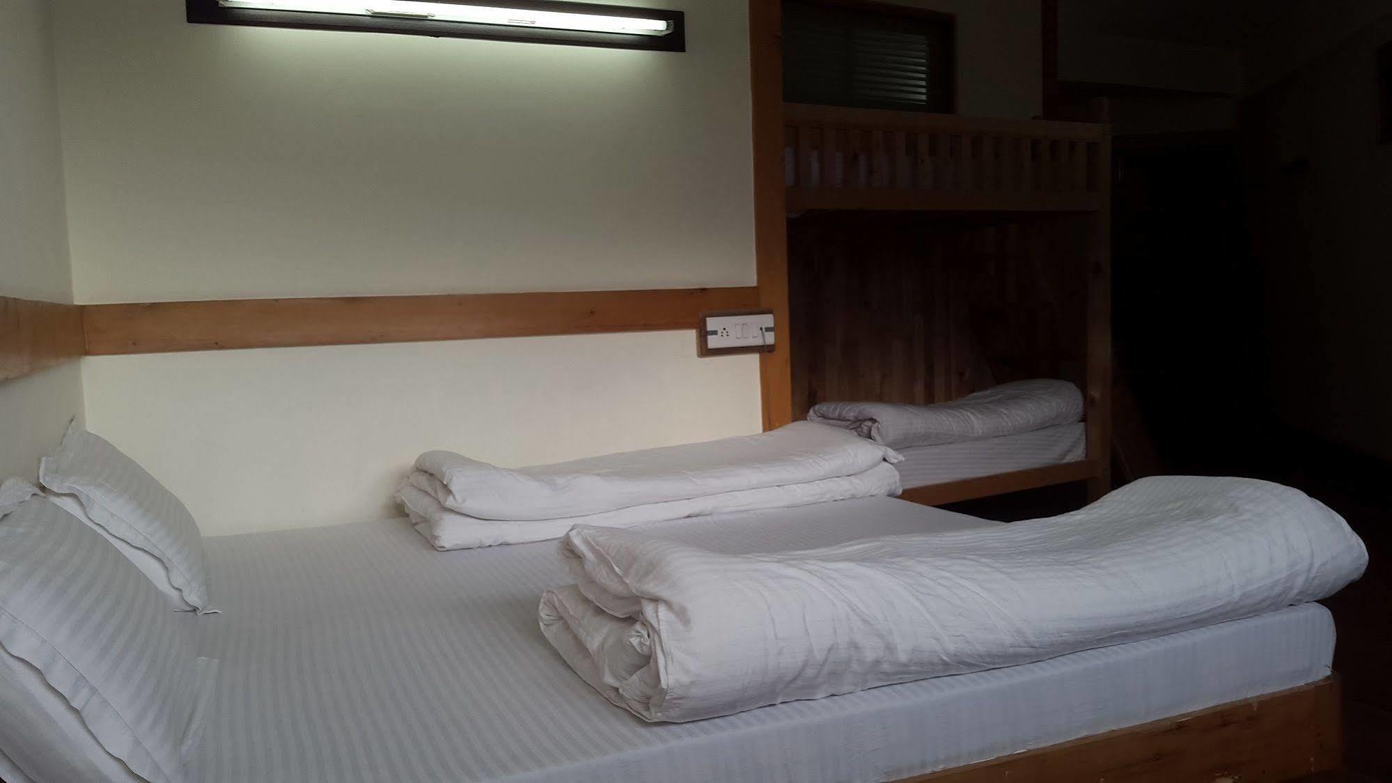 Hotel Valley Of Gods Manāli Extérieur photo